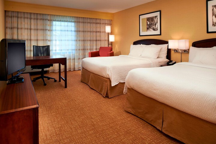 Guest Room 2 Queen Beds (4 of 10)