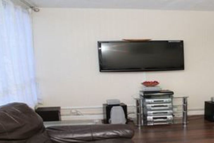 Lounge 7 of 34