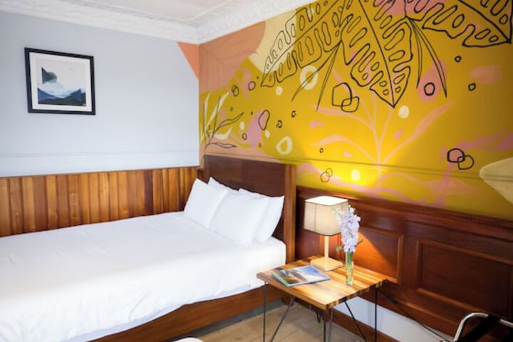 Room 12 of 30