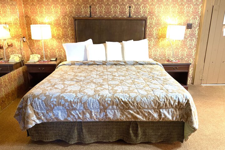 Blue King Bed Main Floor (5 of 180)
