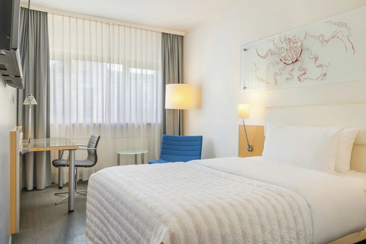 Room 22 of 108