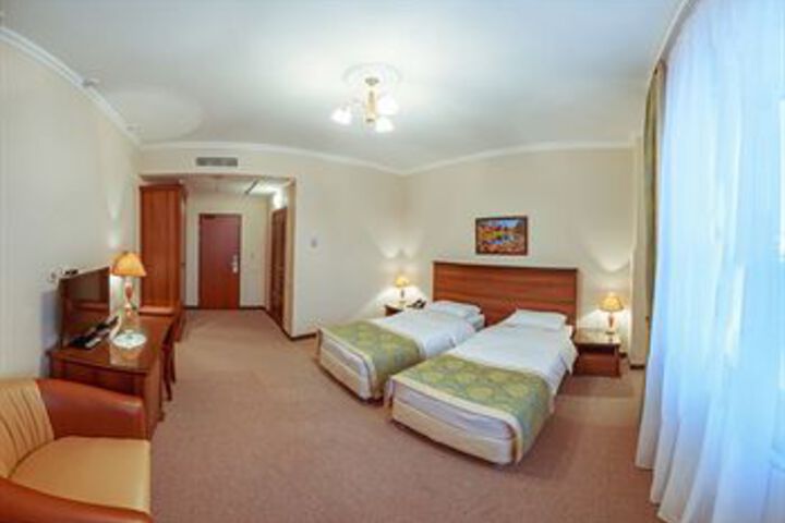 Room 13 of 27