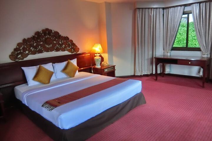 Room 9 of 40