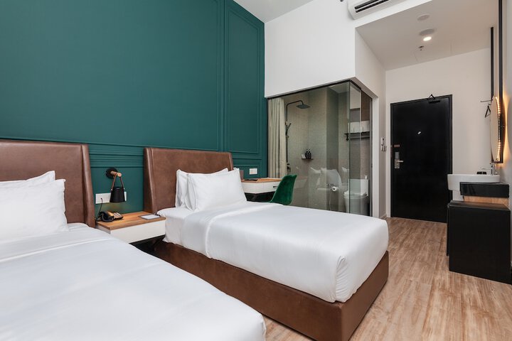 Room 17 of 40