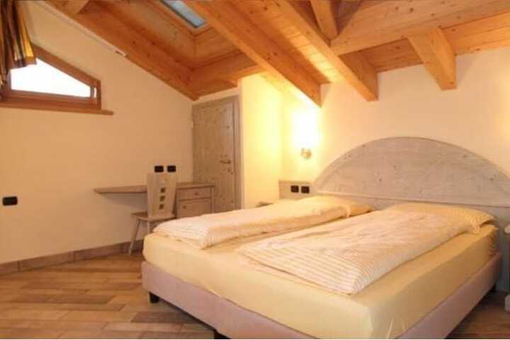 Room 4 of 19