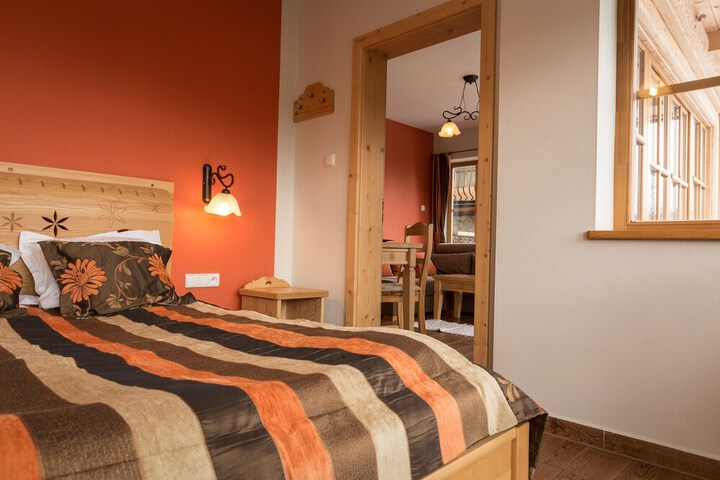 Room 3 of 83