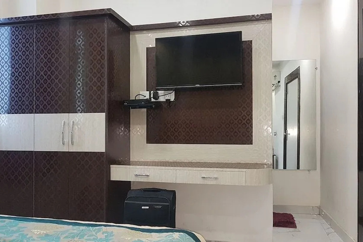 Room 4 of 10