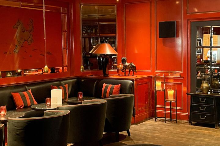 Lounge 169 of 187