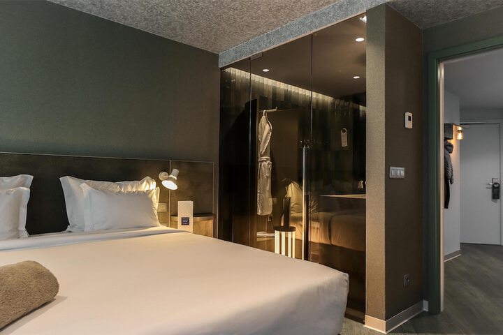 Room 40 of 179
