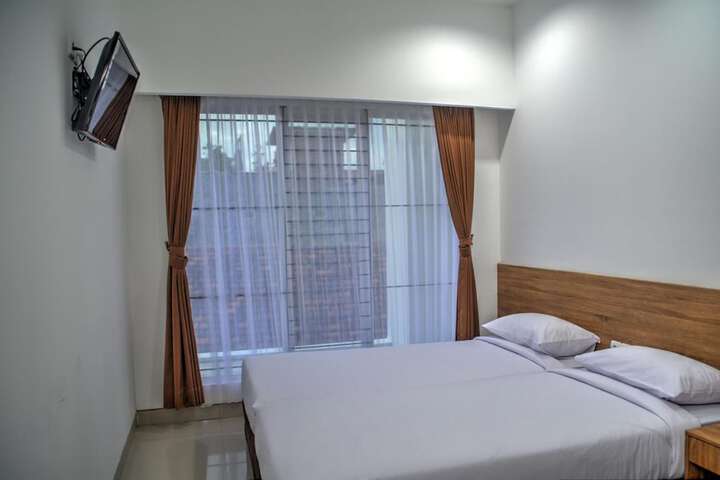 Room 17 of 36