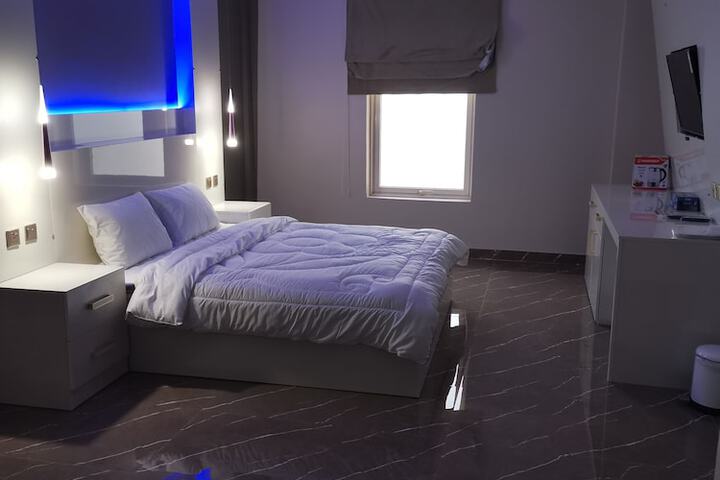 Room 7 of 14