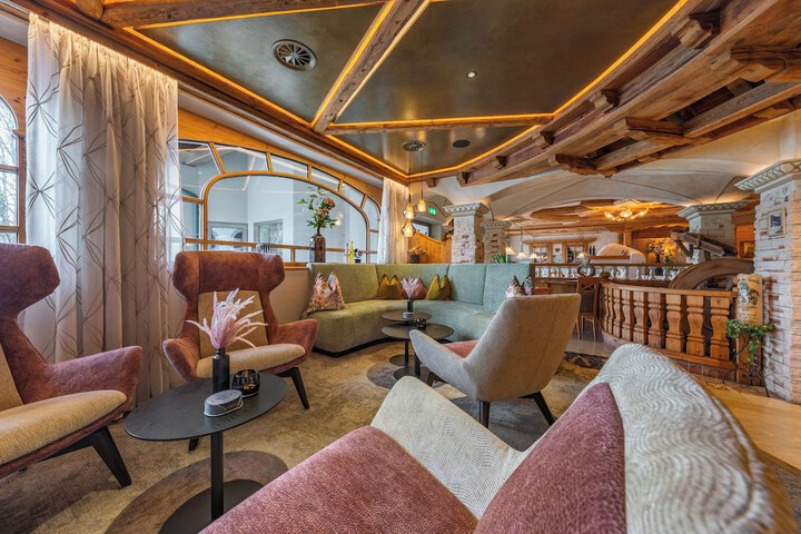 Lounge 168 of 181