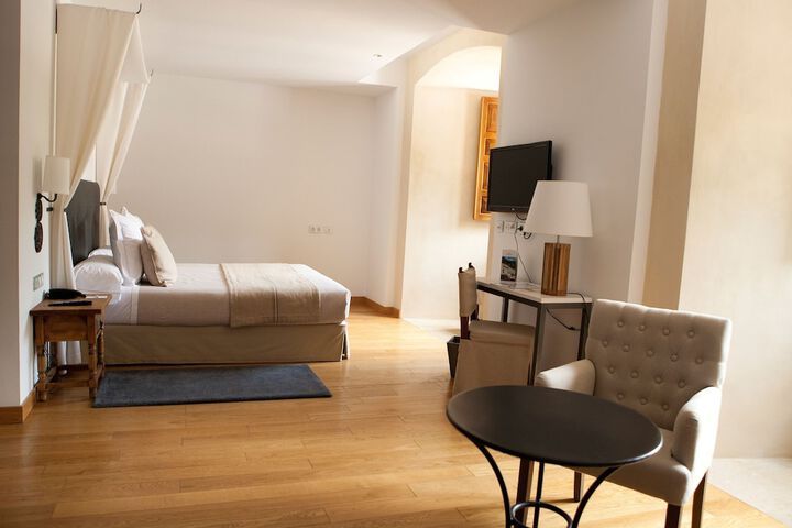 Room 6 of 42