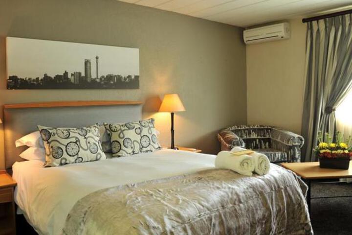 Room 4 of 5