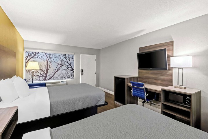 2 Double Beds (2 of 7)