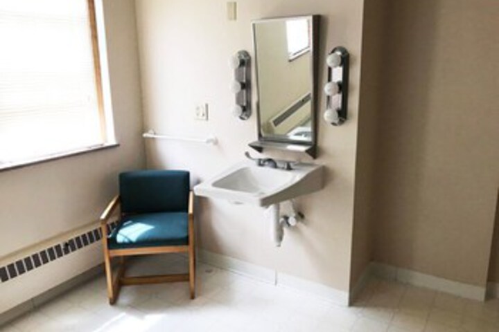 Room 12 of 108