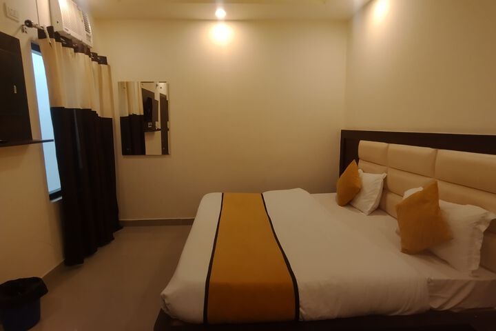 Room 9 of 30