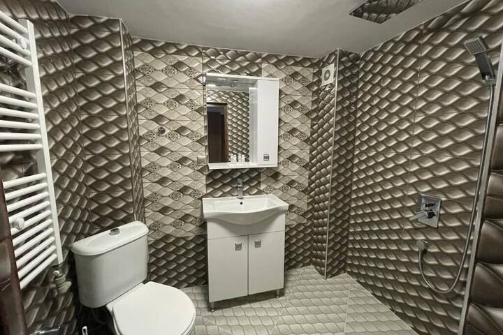 Room 21 of 37