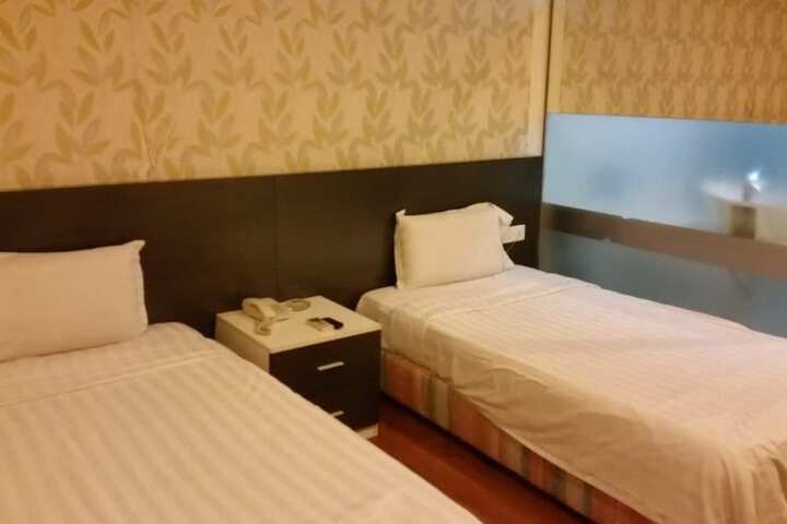 Room 14 of 35
