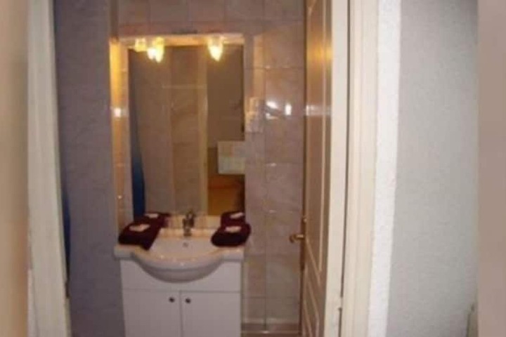 Room 8 of 11