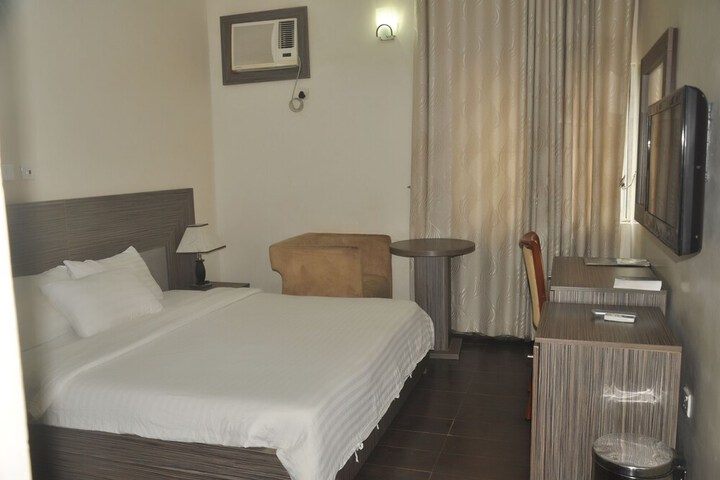 Room 5 of 39