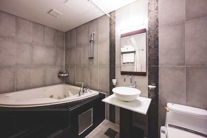 Room 128 of 151
