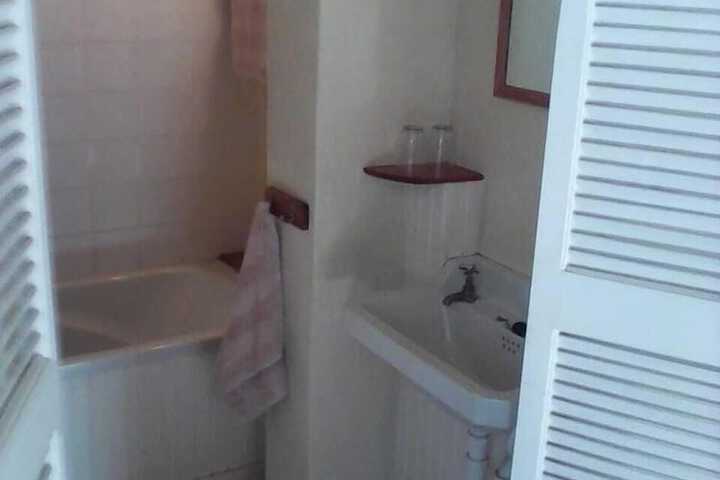Room 7 of 11