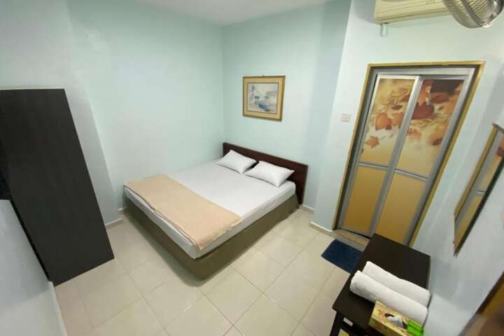 Room 13 of 20