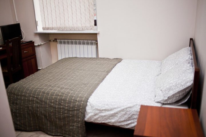 Room 2 of 10