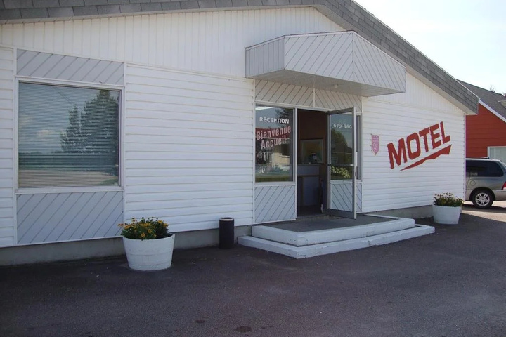 Exterior of Motel De La Riviere