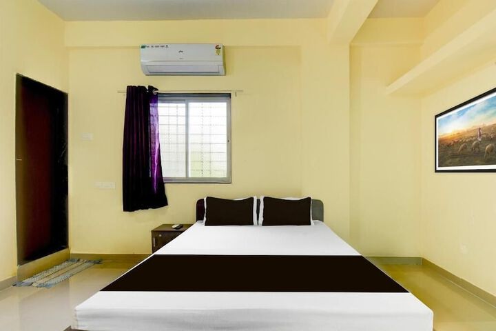 Room 4 of 9