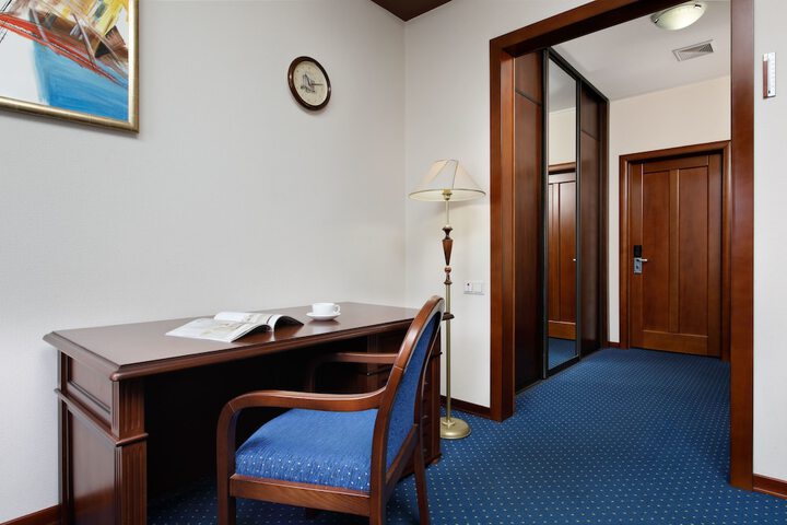 Room 17 of 31