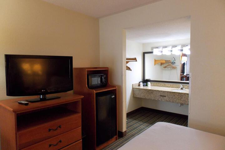 2 Queen Beds (3 of 6)