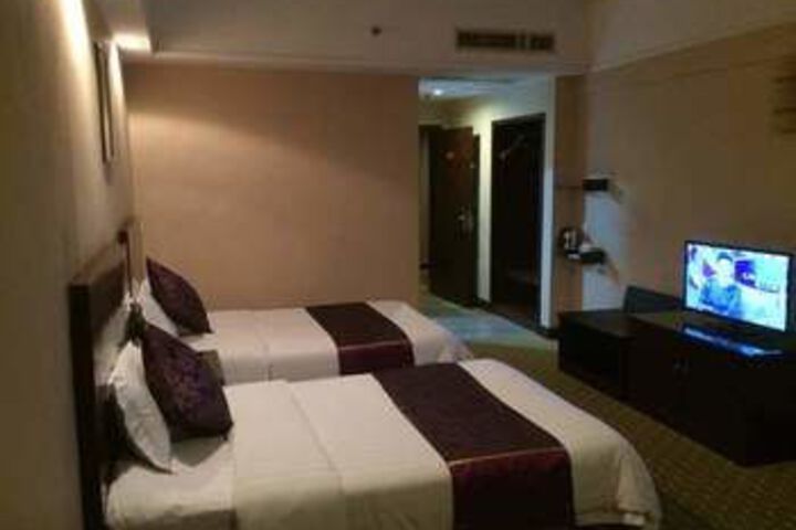 Room 13 of 22