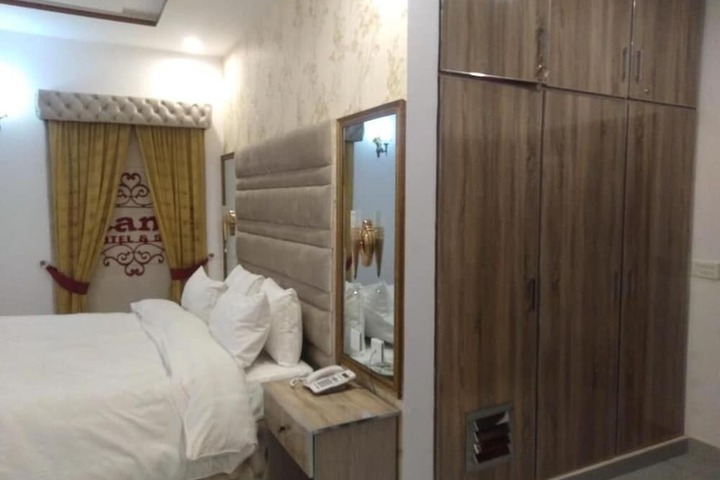 Room 15 of 27