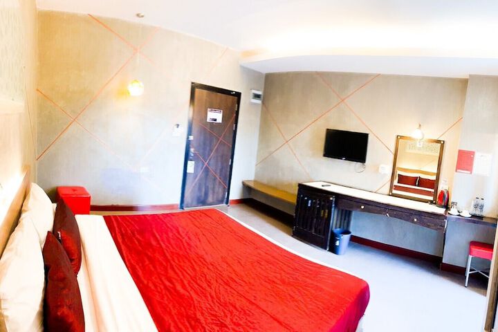 Room 8 of 21