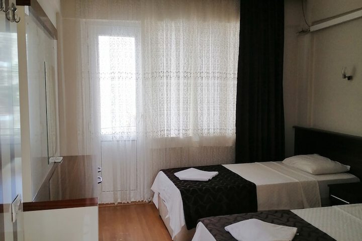 Room 4 of 13