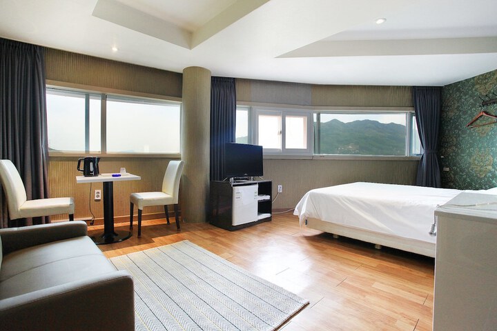 Room 25 of 62
