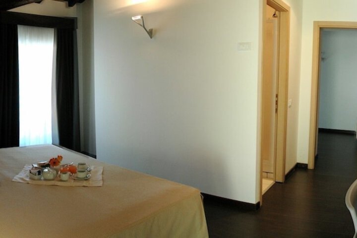 Room 12 of 53