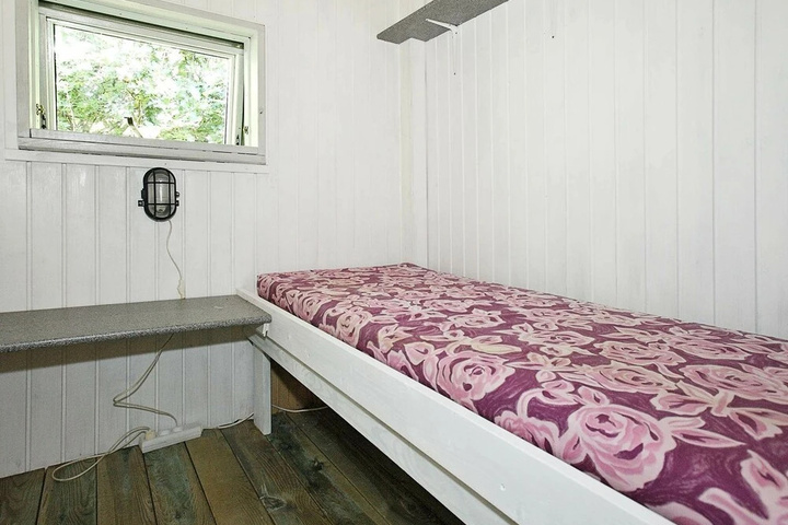 Room 2 of 10