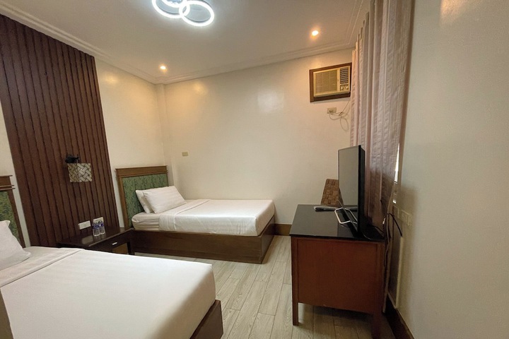 Room 28 of 70