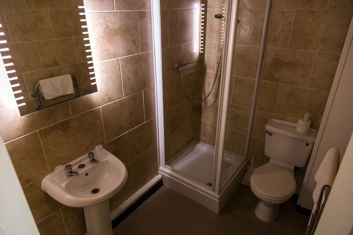 Room 16 of 25