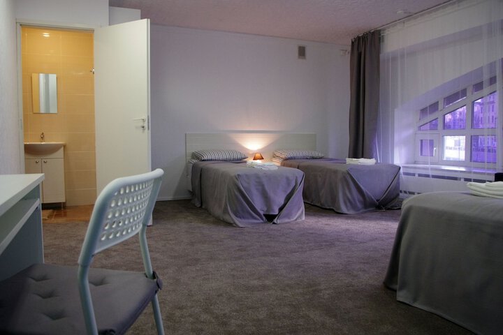Room 6 of 25