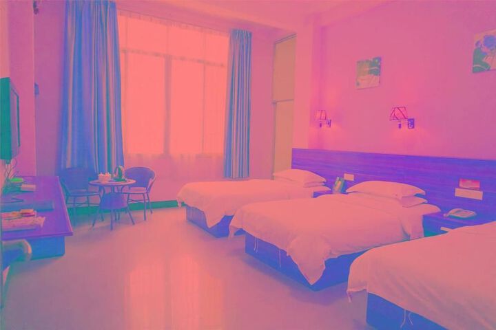 Room 11 of 28