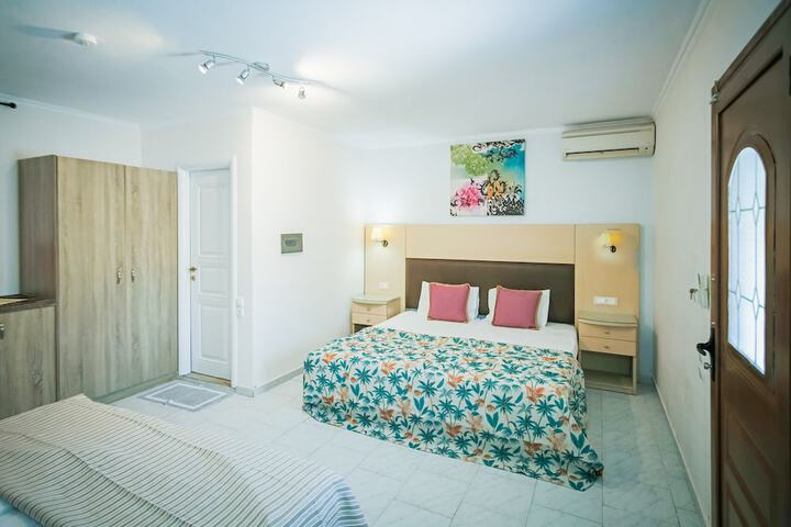 Room 3 of 41