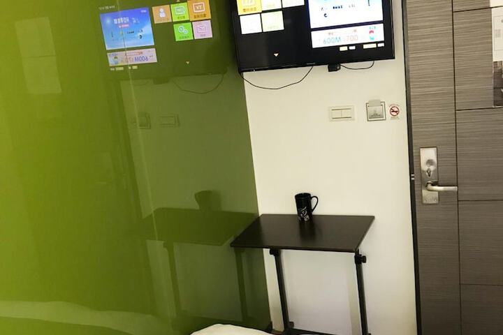 Room 20 of 48