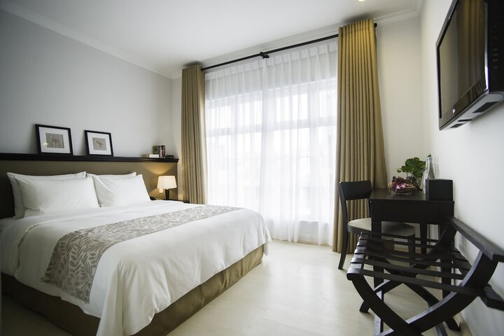 Room 12 of 145