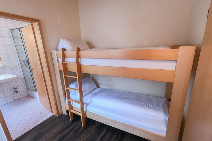 Room 9 of 40