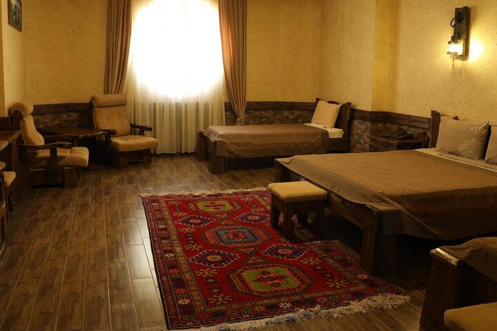 Room 3 of 28