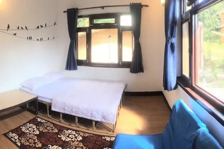 Room 2 of 10